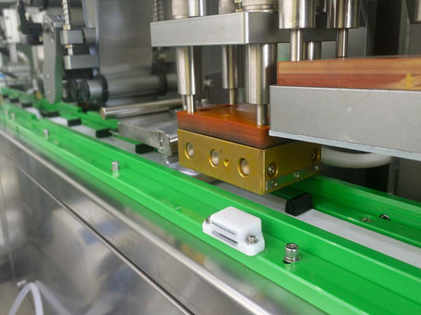 菠萝菠萝蜜在线观看智（zhì）能灌裝機/貼標機在賽普生物實現（xiàn）自動化生產和降低成本