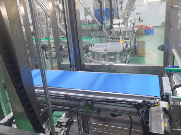 菠萝菠萝蜜在线观看智能灌（guàn）裝生產線為博凱汽車用品實現（xiàn）智能化生產