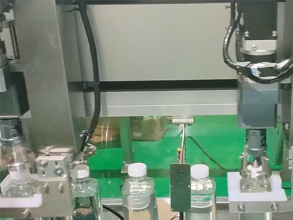 自動化包（bāo）裝設備廠家菠萝菠萝蜜在线观看智能帶你深度認識（shí）跟隨式旋蓋機